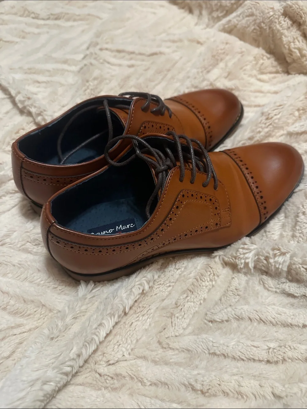 Men's Tan Cap-Toe Derby Shoes with Brogue Detailing